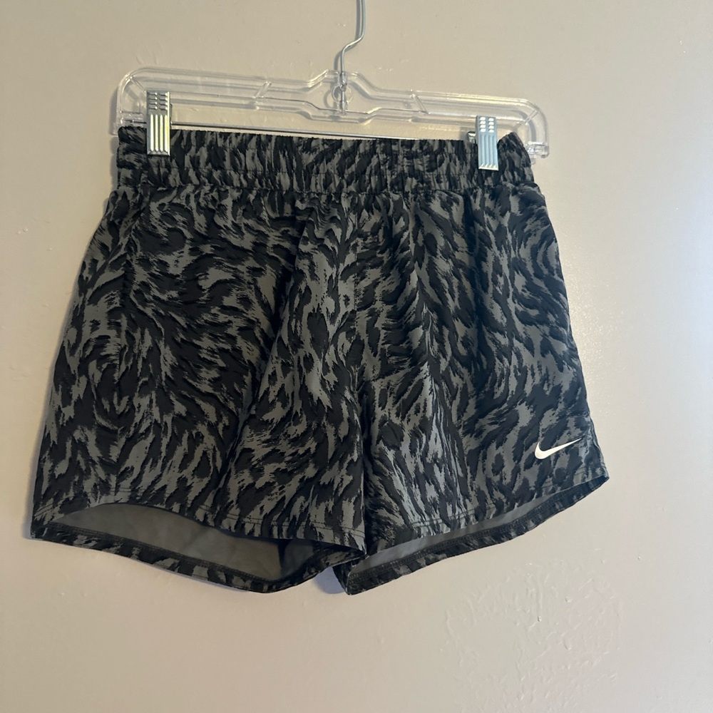 Nike Youth Large Gray Patterned Athletic Shorts